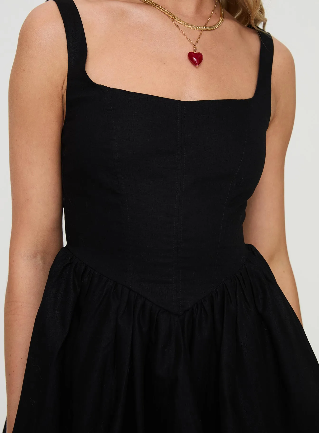 Optimized Title: Chic Black Alcott Bubble Hem Mini Dress – Stylish & Flattering Fit