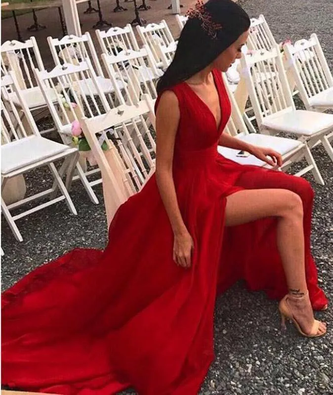 Elegant Red A-Line Chiffon Floor-Length Prom Dress with Split V-Neck and Stylish Design