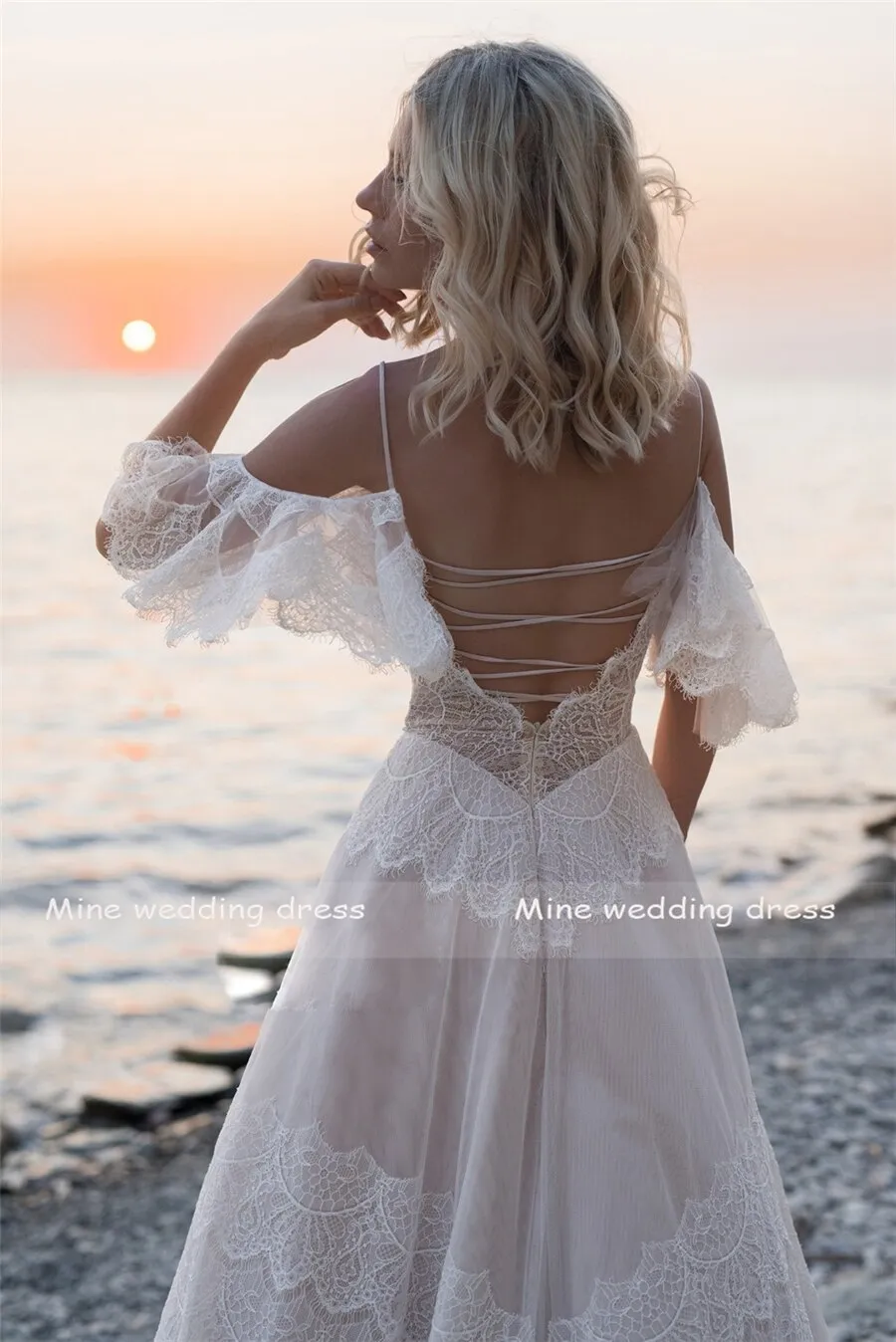 Spaghetti Straps Bohemian Boho Beach Wedding Dresses Nude Champagne Off the Shoulder Bridal Dresses Vestidos De Renda